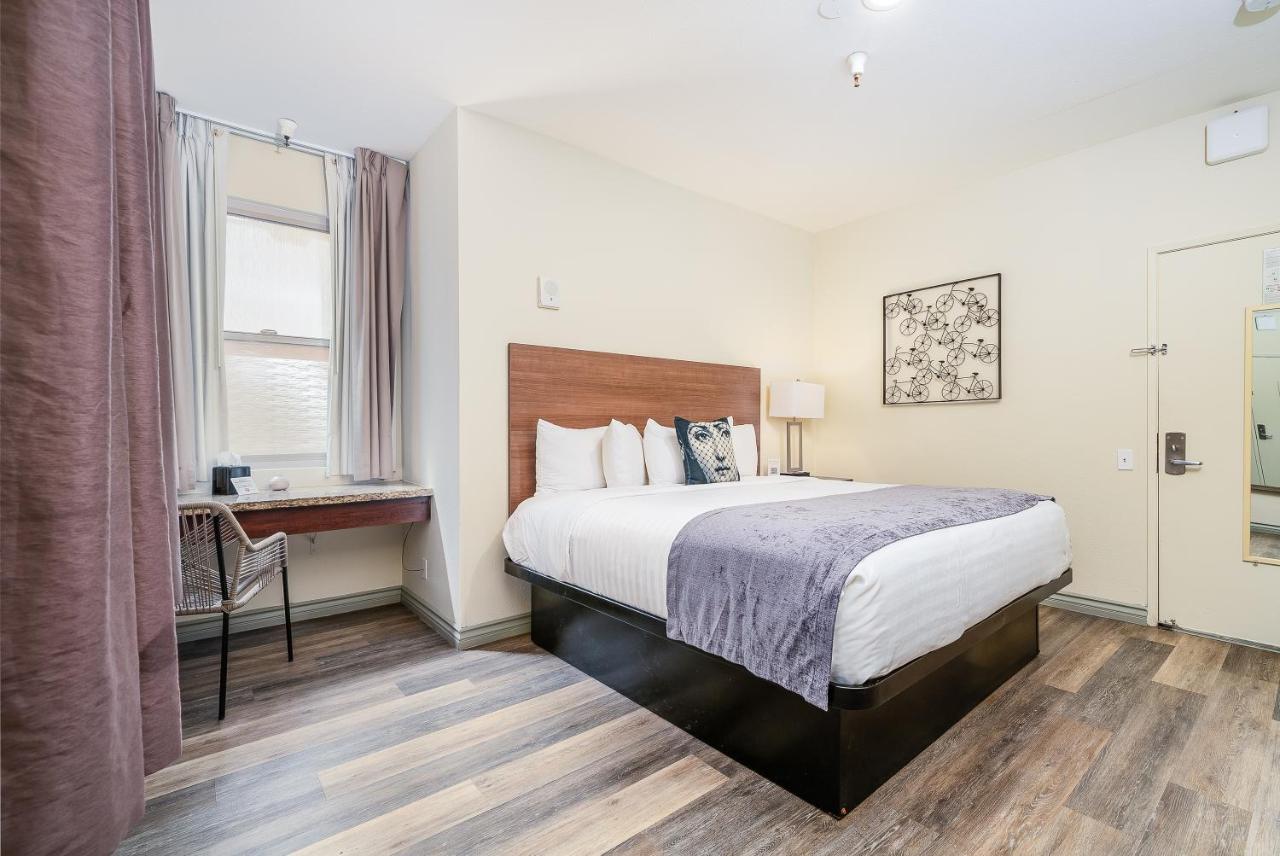 Queen Room - Disability Access/Non-Smoking at Urban Boutique Hotel