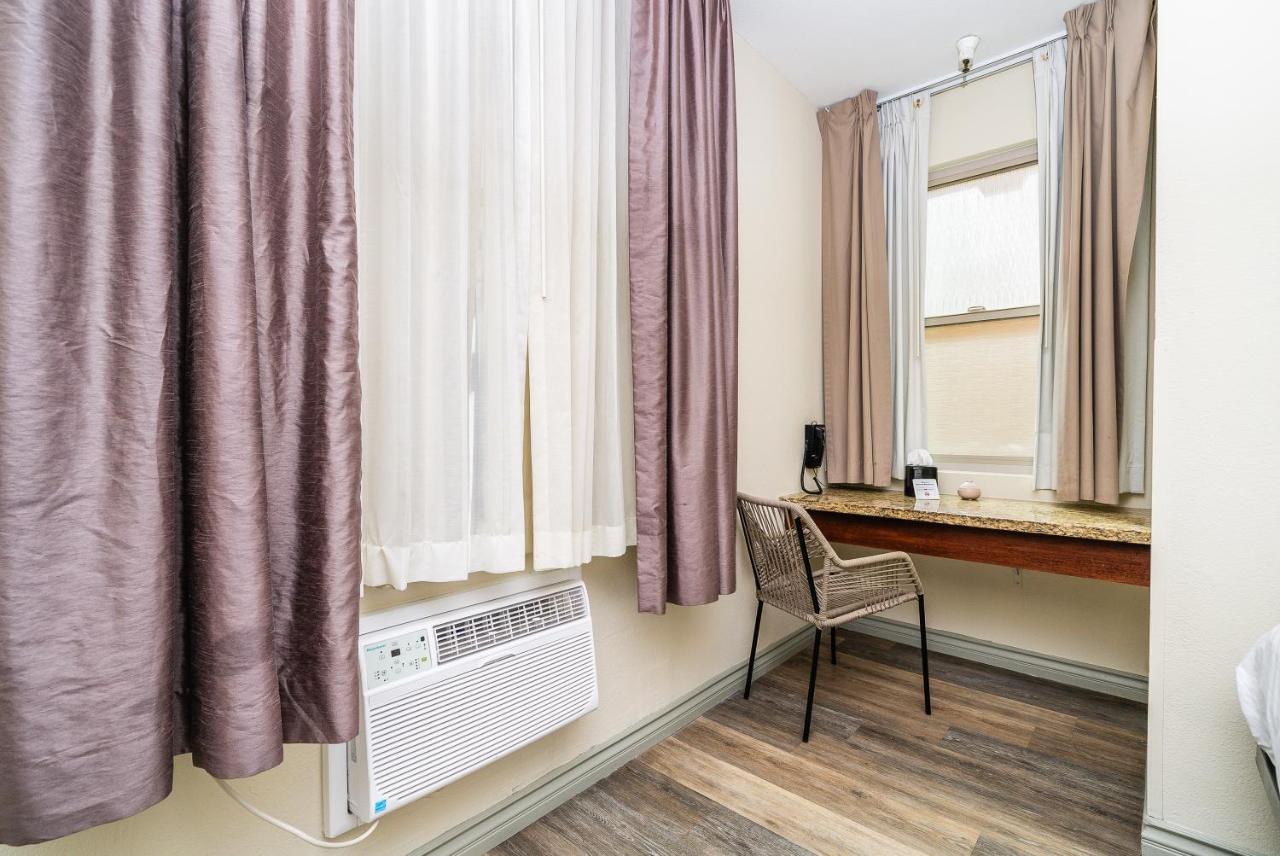 Queen Room - Disability Access/Non-Smoking at Urban Boutique Hotel