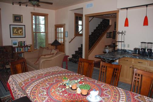| Sierra Trails Inn