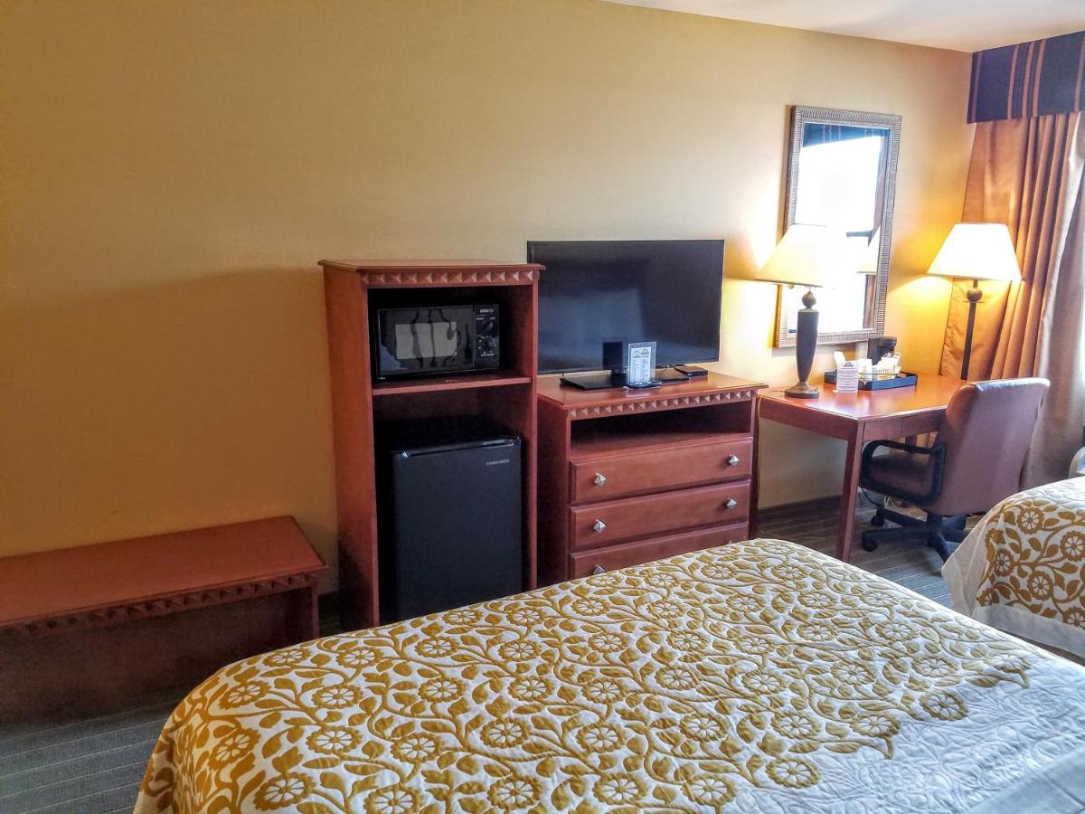 | Days Inn by Wyndham Windsor Locks / Bradley Intl Airport
