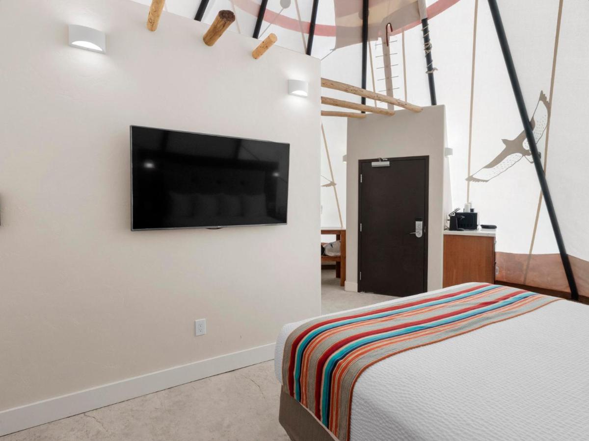 | Bluff Dwellings Resort