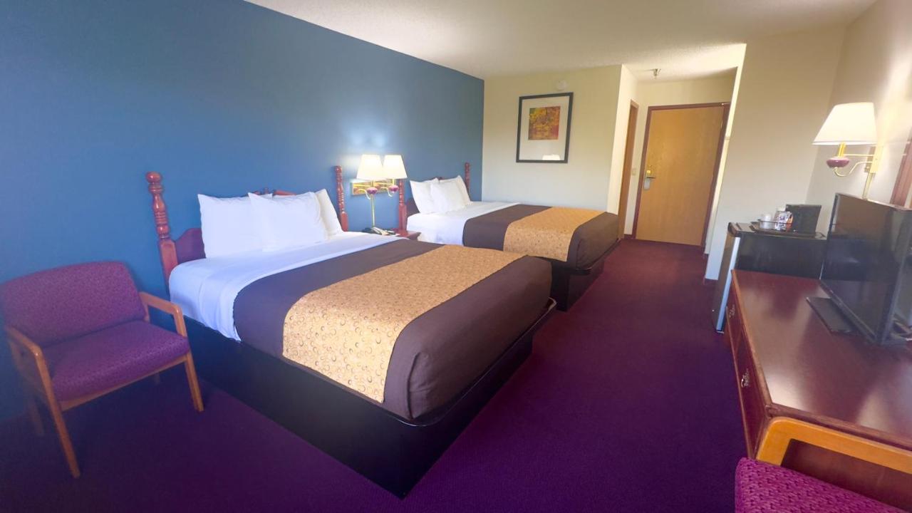 Queen Room with Two Queen Beds at Scenic Hills Inn