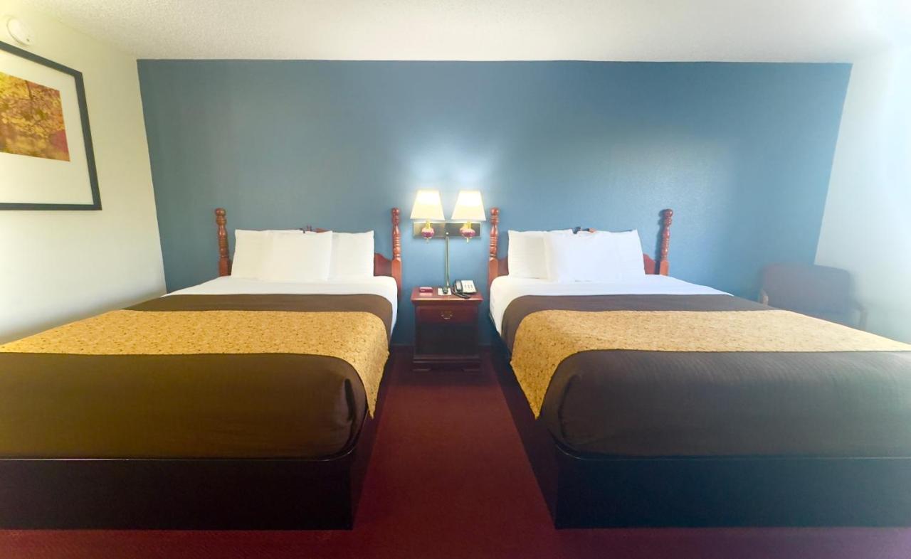 Queen Room with Two Queen Beds at Scenic Hills Inn