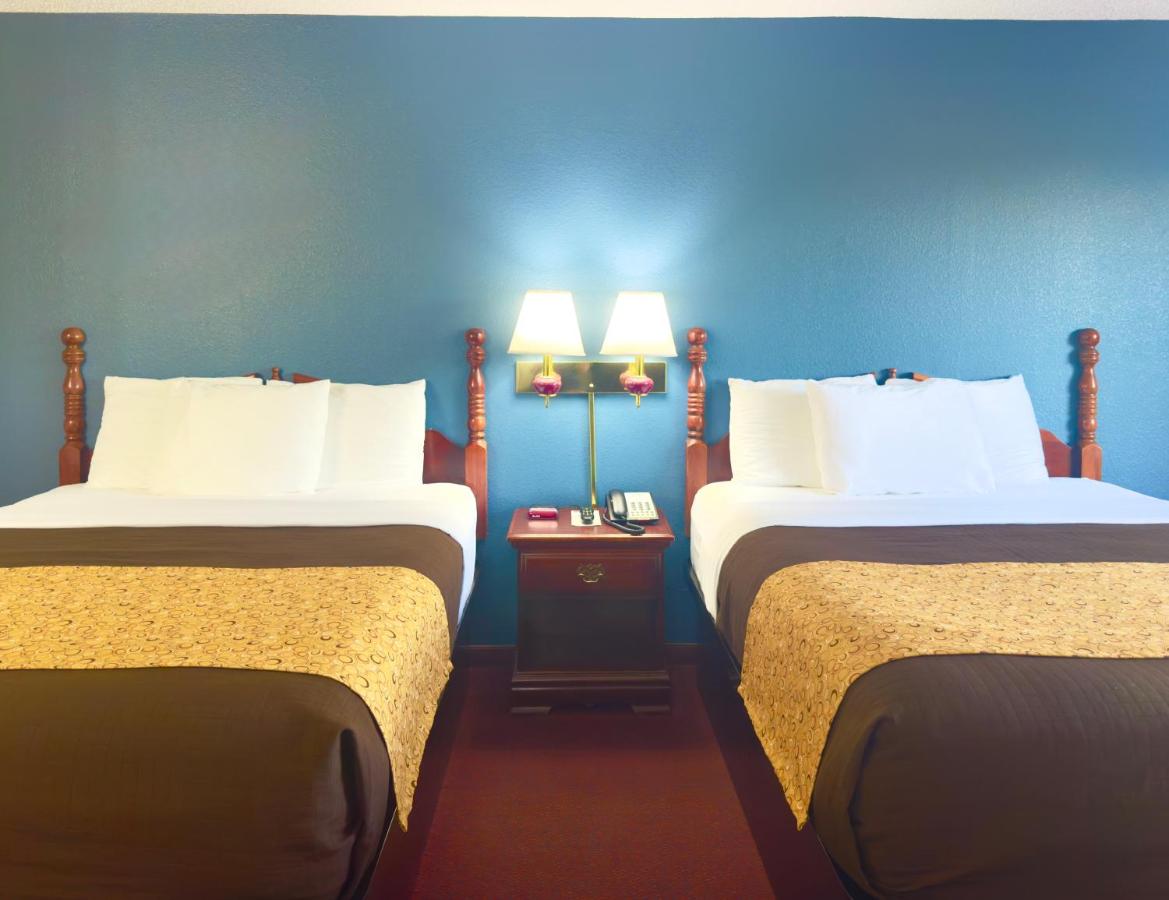 Queen Room with Two Queen Beds at Scenic Hills Inn