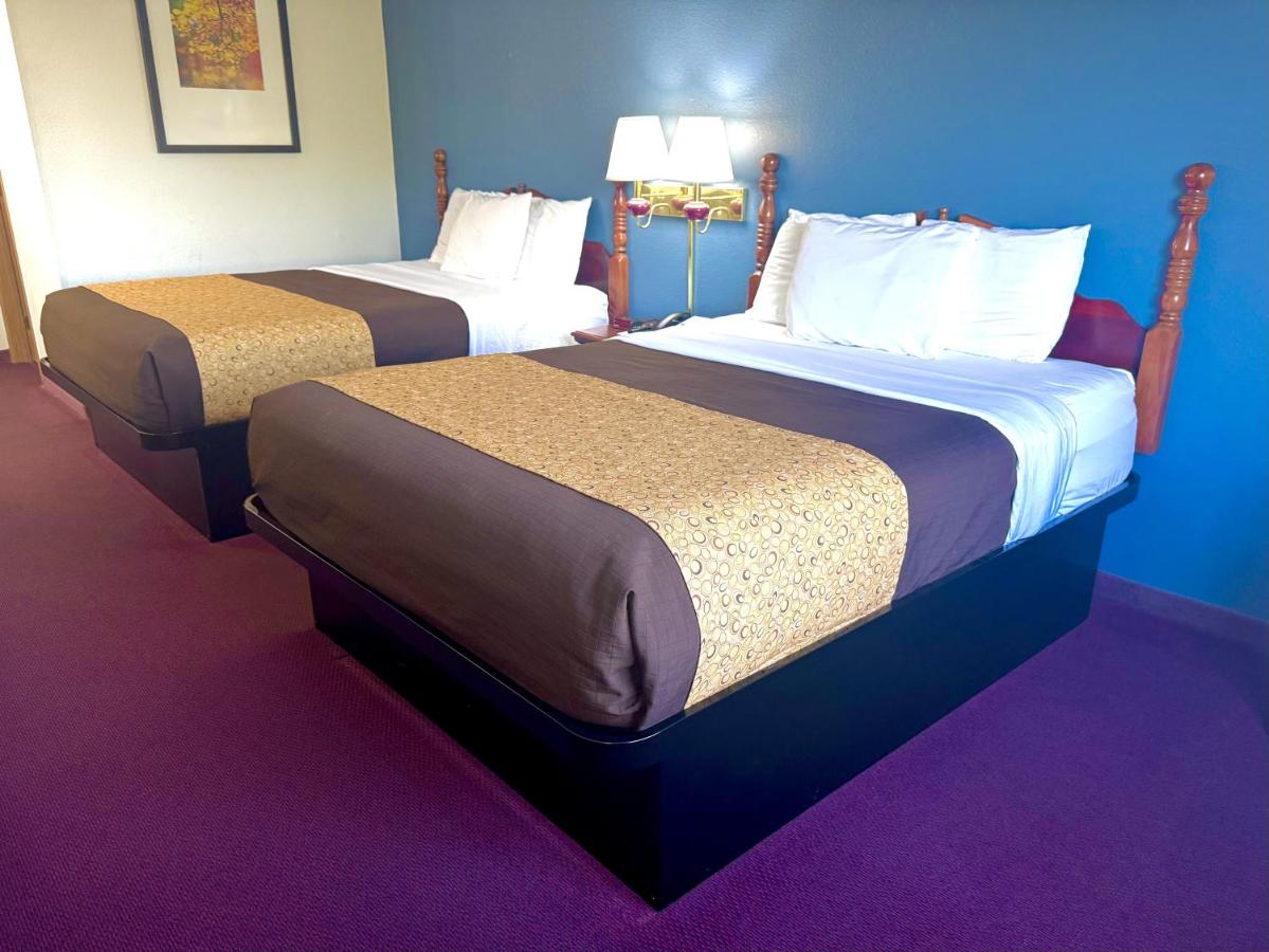 Queen Room with Two Queen Beds at Scenic Hills Inn