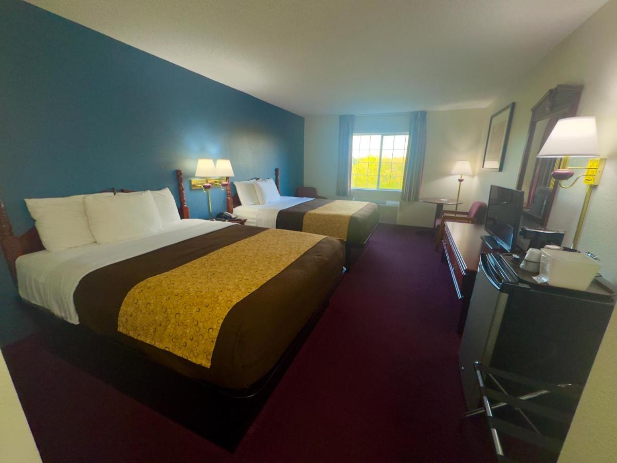 Queen Room with Two Queen Beds at Scenic Hills Inn