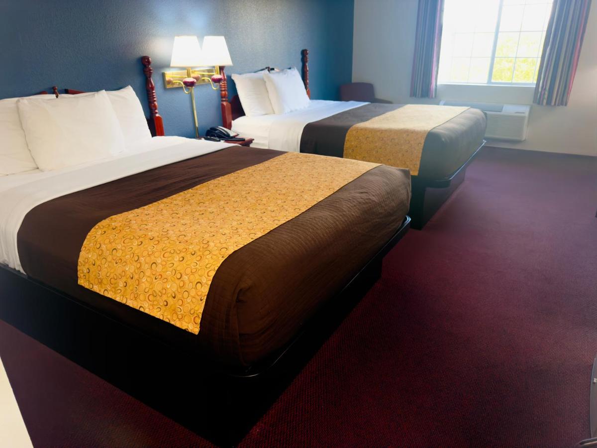Queen Room with Two Queen Beds at Scenic Hills Inn