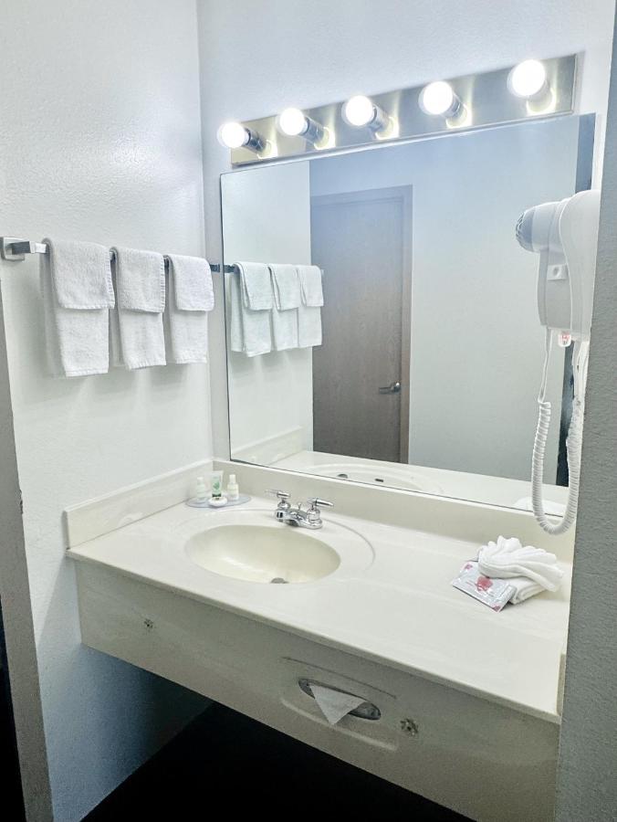 Queen Room with Two Queen Beds at Scenic Hills Inn