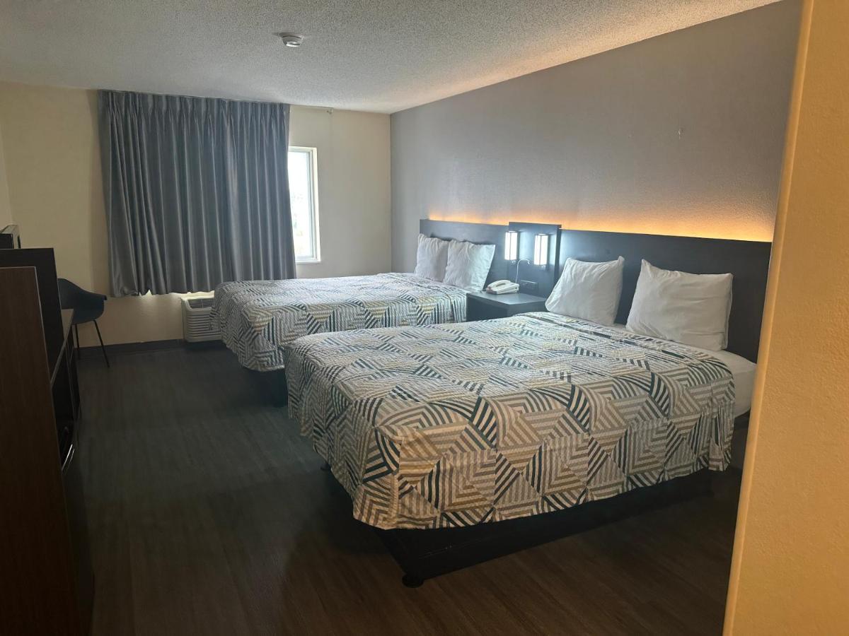 Queen Room with Two Queen Beds - Non-Smoking at Motel 6 Anderson, IN - Indianapolis