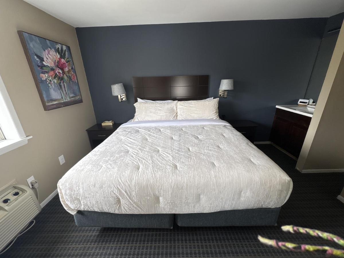 Deluxe Queen Room at Mainstay Inn