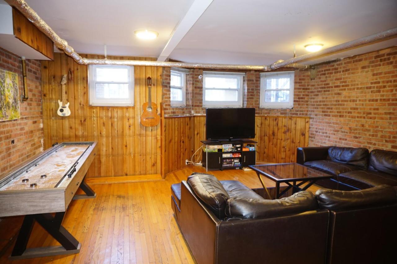 | Wrigley Hostel - Chicago