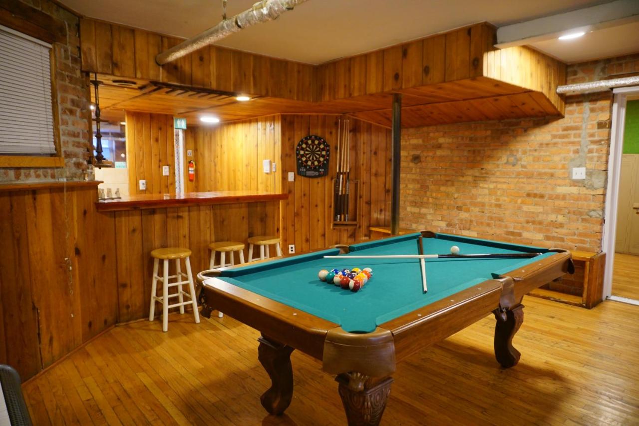 | Wrigley Hostel - Chicago