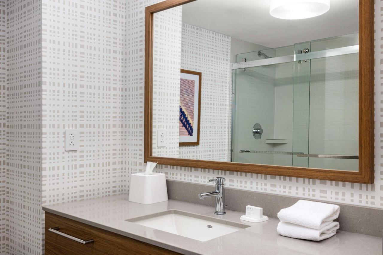 King Study with Sofa Bed - Non-Smoking at Hampton Inn & Suites Moline-Quad City Int'l Aprt