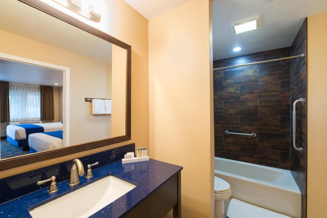 | Colony Inn