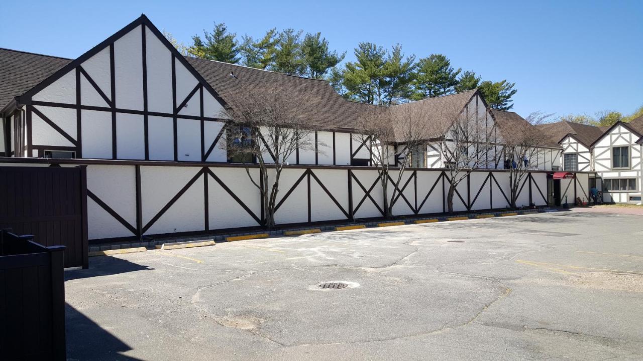| East Norwich Inn