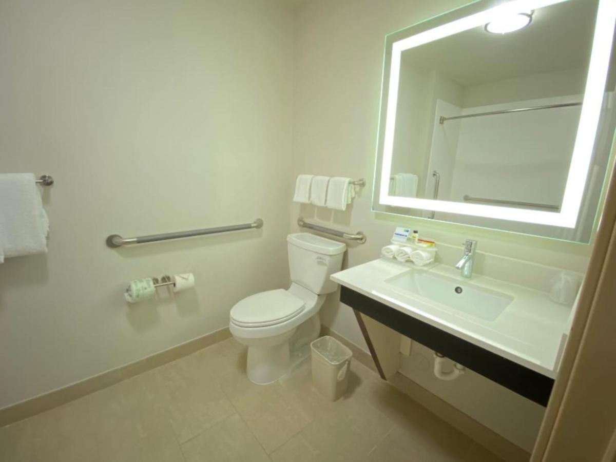| Holiday Inn Express Hotel & Suites- Gadsden, an IHG Hotel