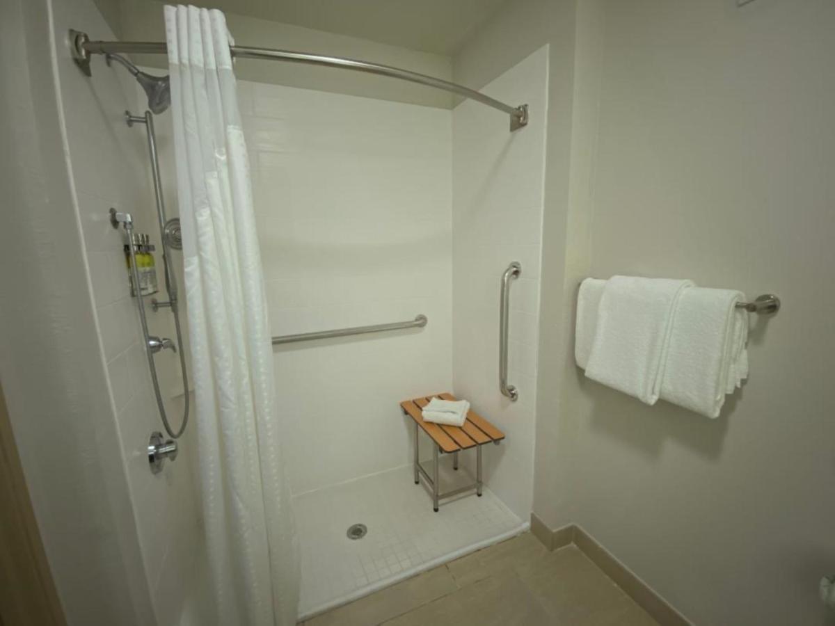 | Holiday Inn Express Hotel & Suites- Gadsden, an IHG Hotel