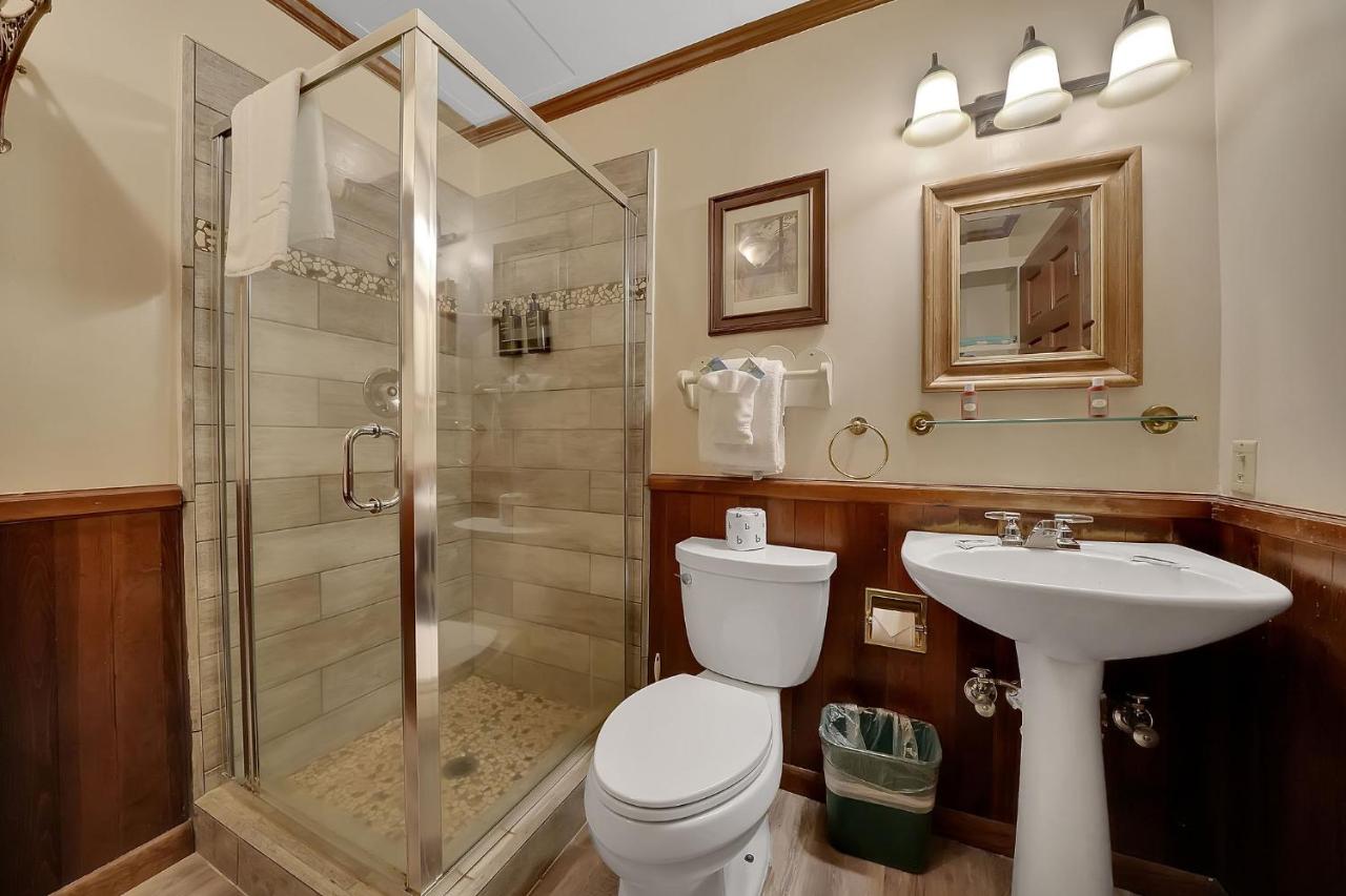 King Suite at Narrow Gauge Inn