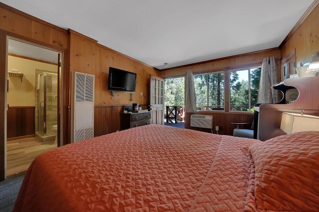 Queen Room at Narrow Gauge Inn