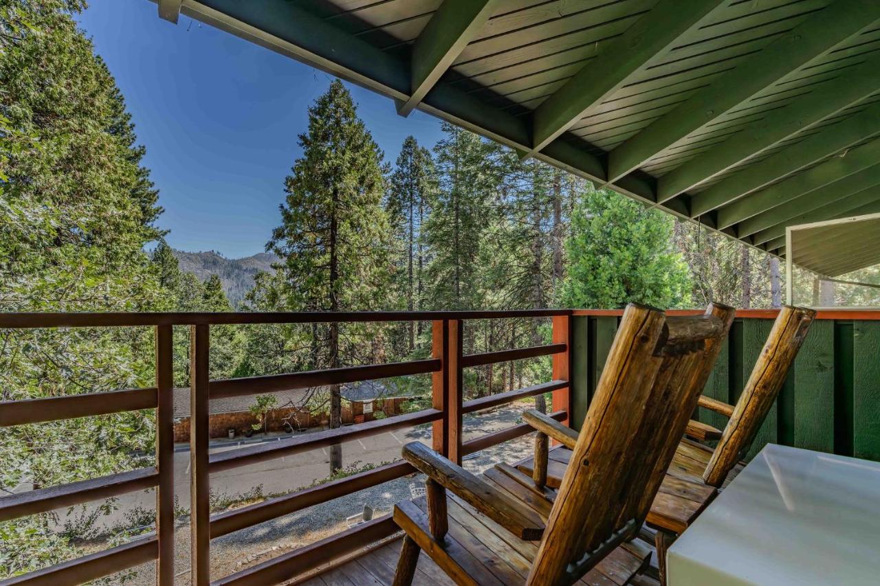Single Room with Mountain View at Narrow Gauge Inn