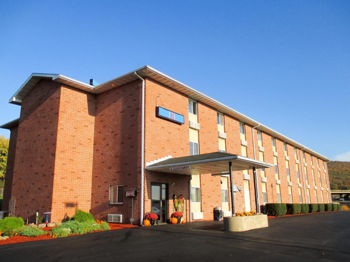 | Motel 6-Drums, PA