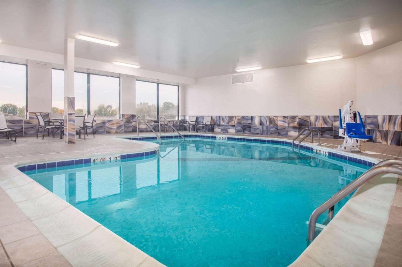 | La Quinta Inn & Suits by Wyndham Pontoon Beach IL