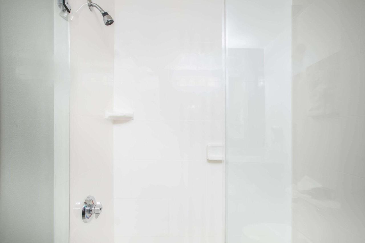 | La Quinta Inn & Suits by Wyndham Pontoon Beach IL