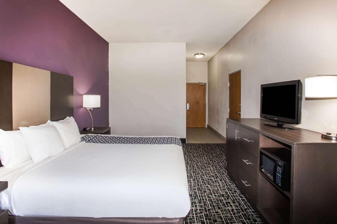 | La Quinta Inn & Suits by Wyndham Pontoon Beach IL