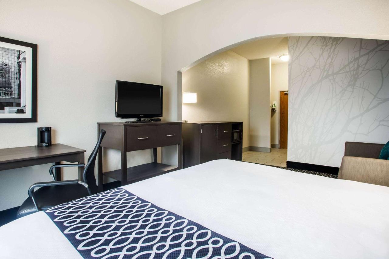 | La Quinta Inn & Suits by Wyndham Pontoon Beach IL
