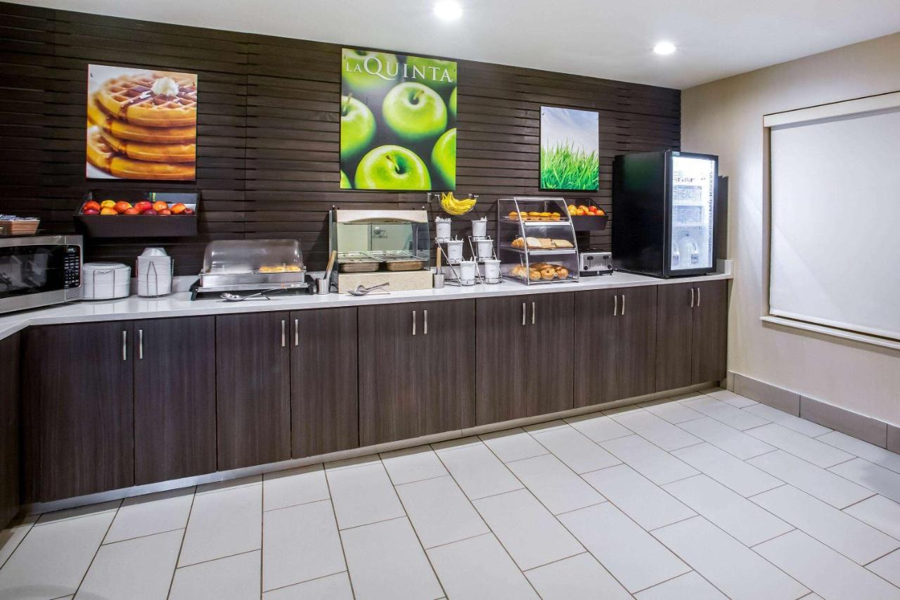 | La Quinta Inn & Suits by Wyndham Pontoon Beach IL