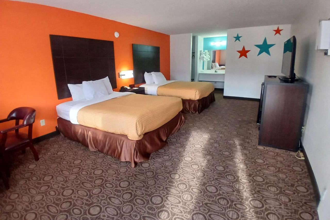 | Southern Oaks Inn Near IMAX