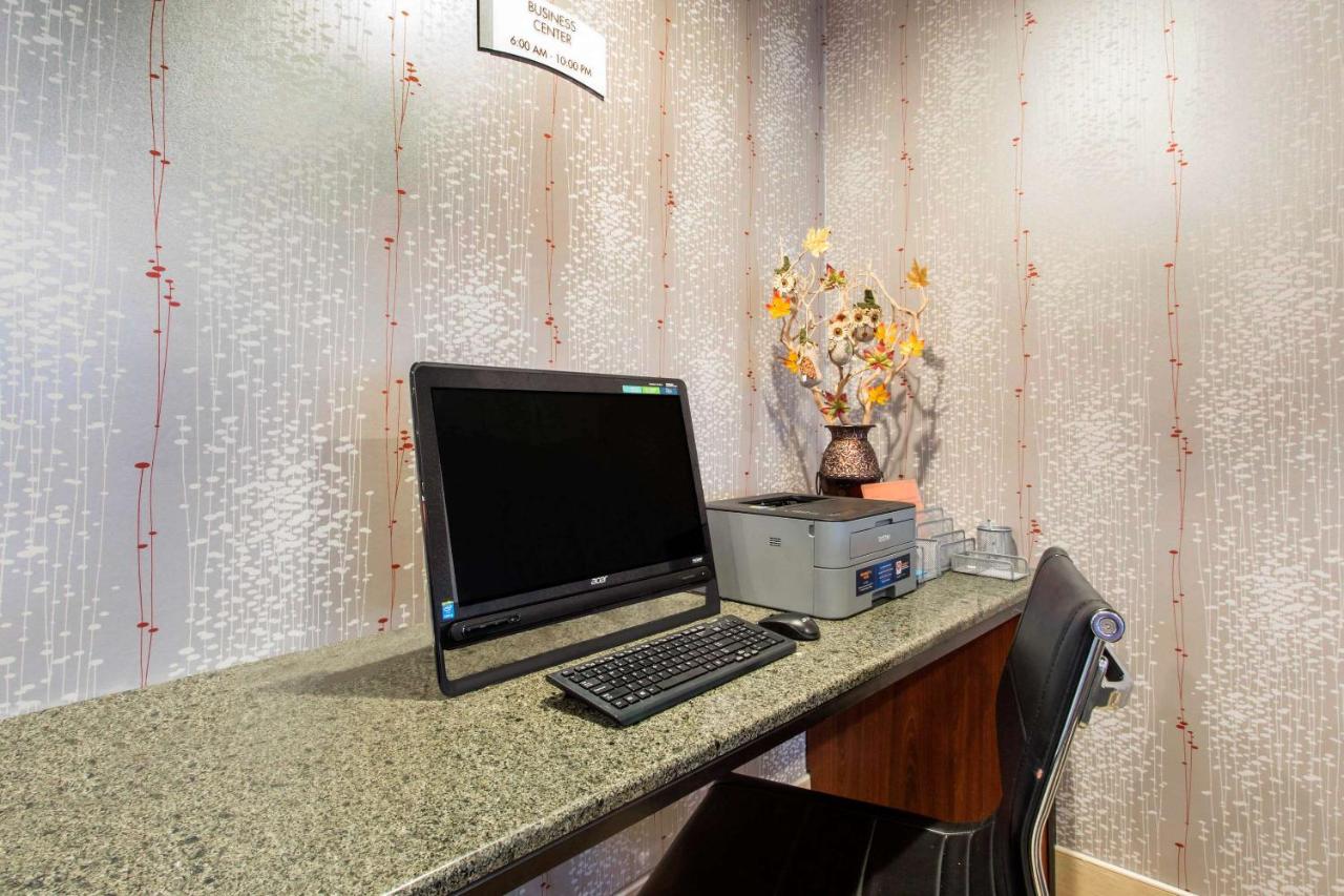 | Quality Inn West Springfield