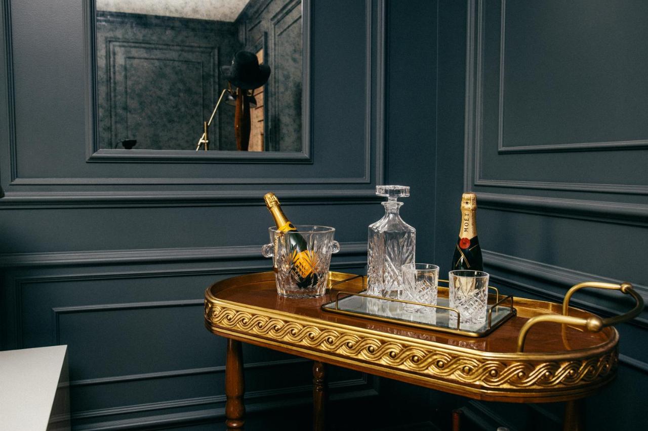 Premium Large King Room at The Drake Oak Brook, Autograph Collection