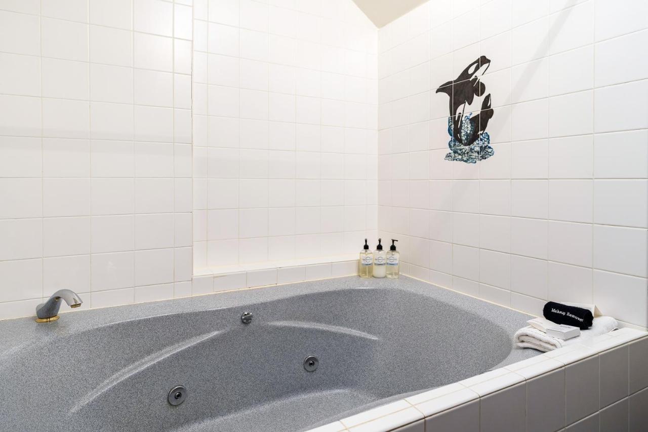 | Bird Rock Hotel