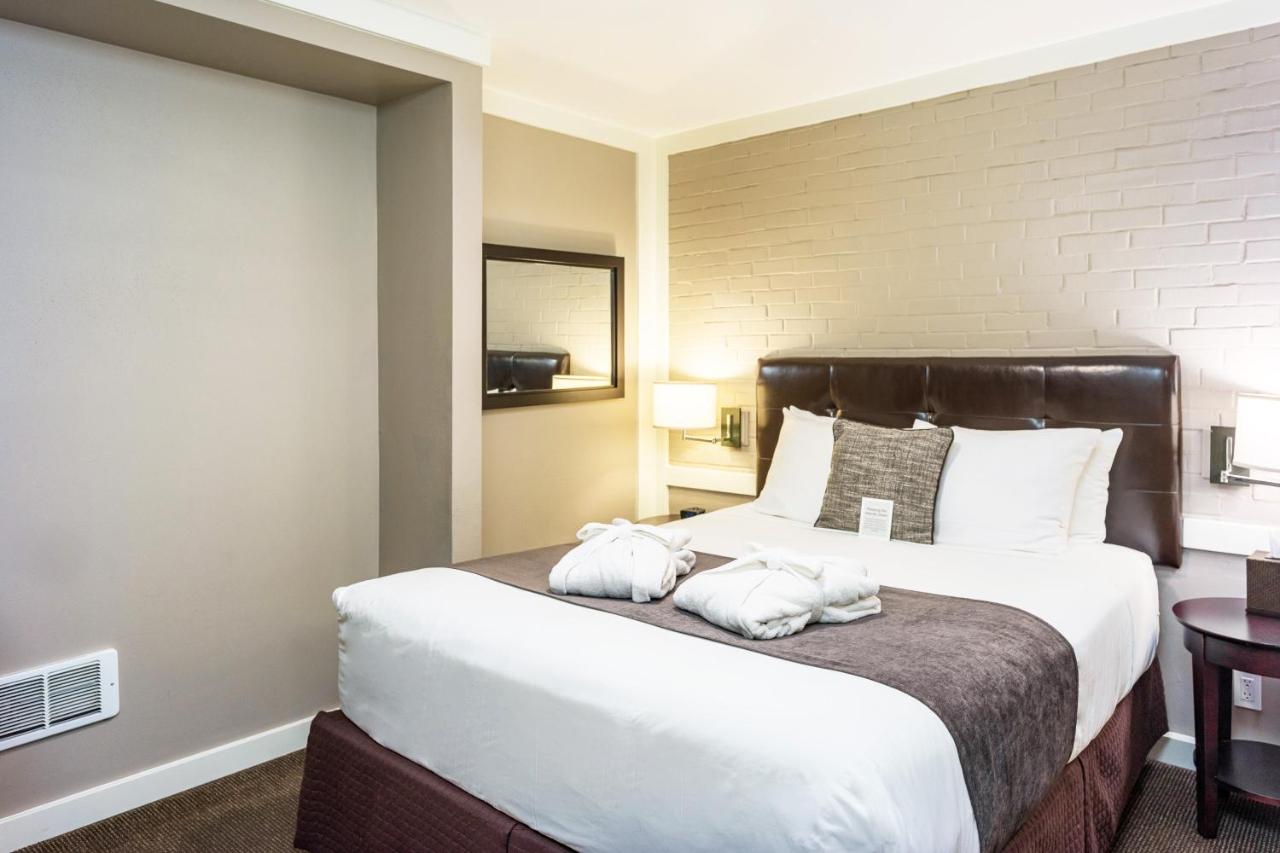 | Bird Rock Hotel