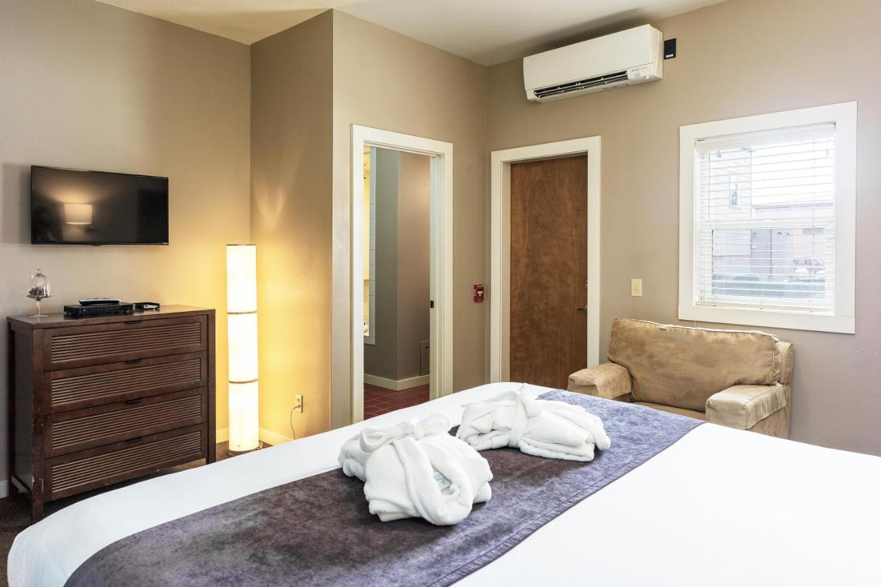 | Bird Rock Hotel