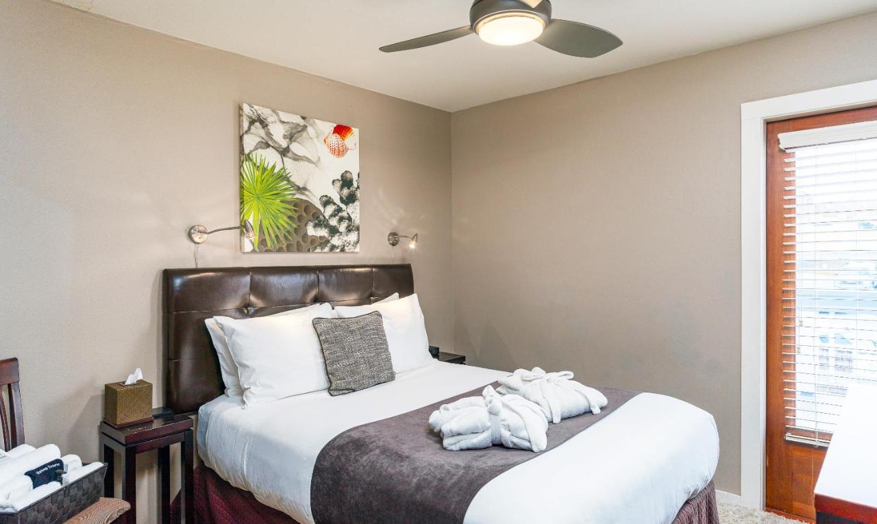  | Bird Rock Hotel