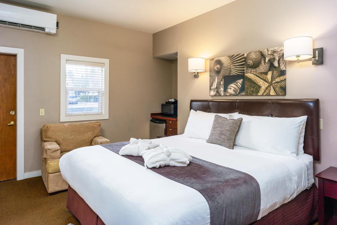 | Bird Rock Hotel