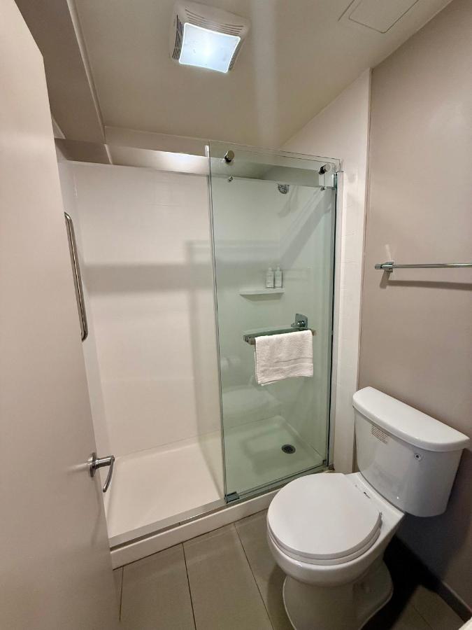 Double Queen Room at Heritage Inn San Diego