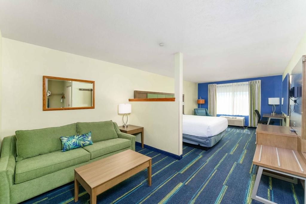  | Triple Play Resort Hotel & Suites