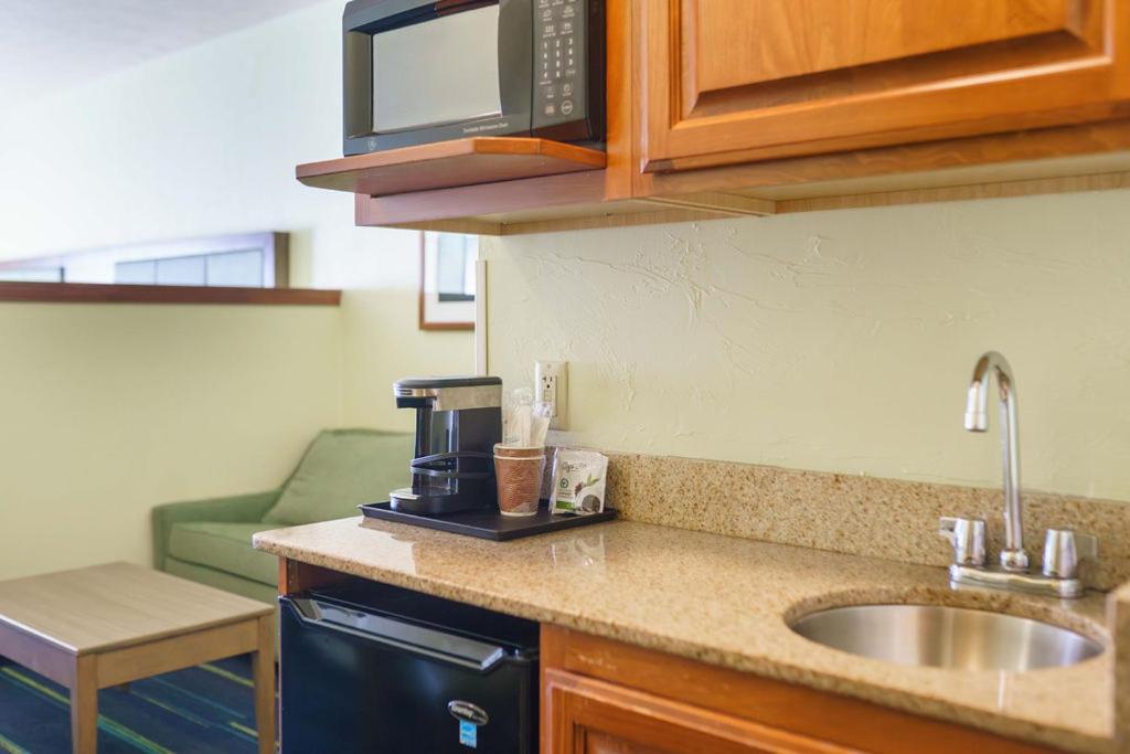  | Triple Play Resort Hotel & Suites
