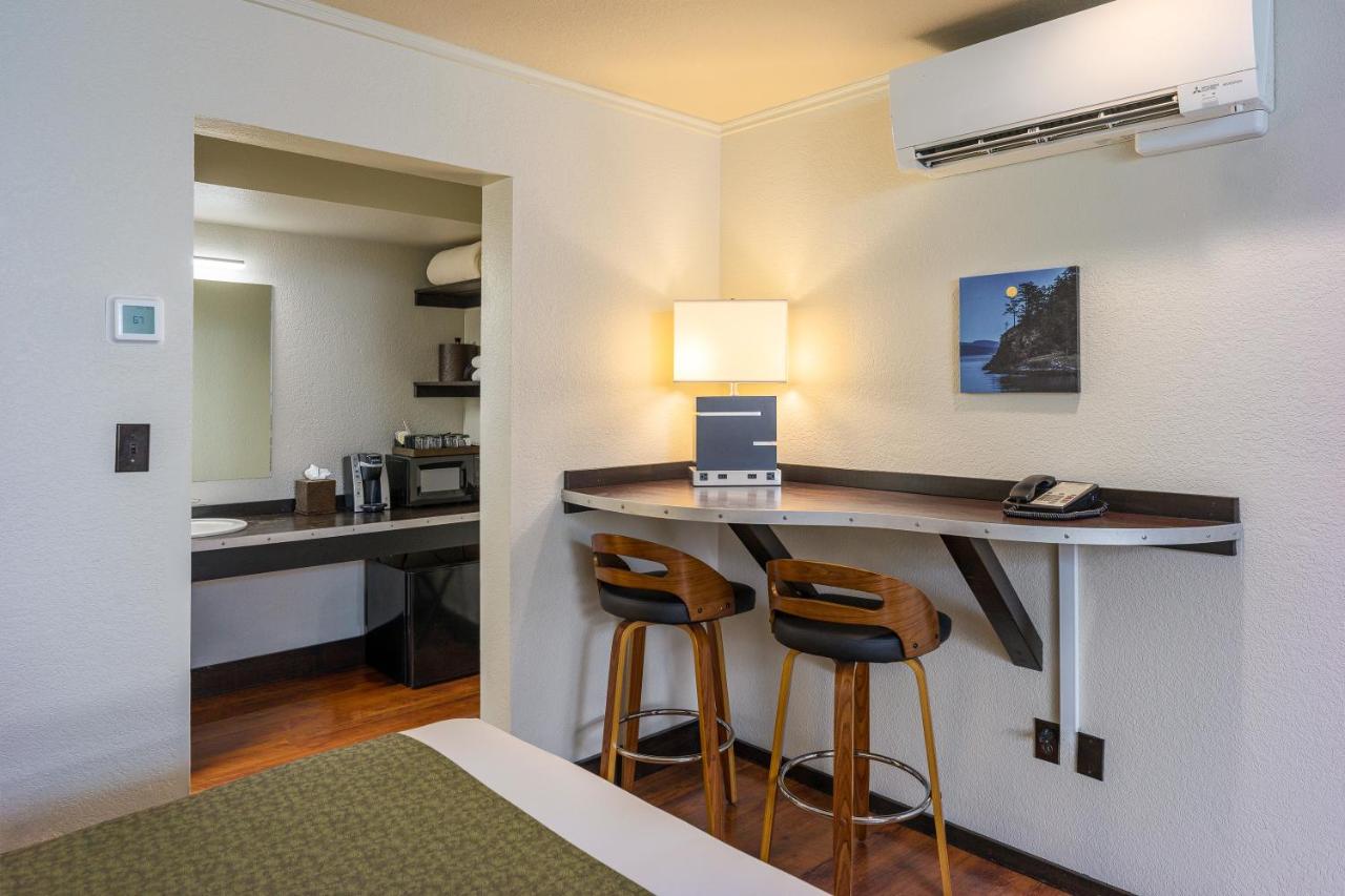 | Earthbox Inn & Spa