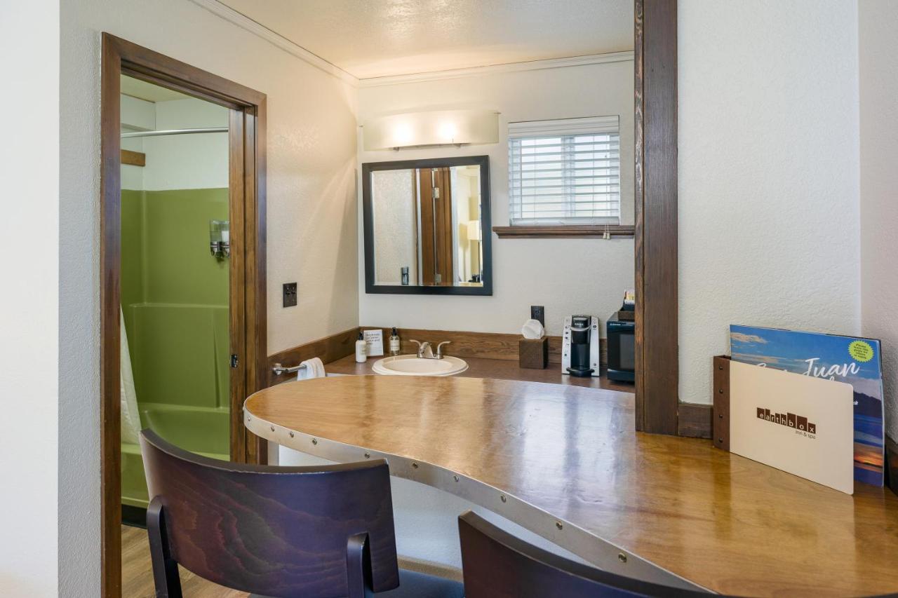 | Earthbox Inn & Spa