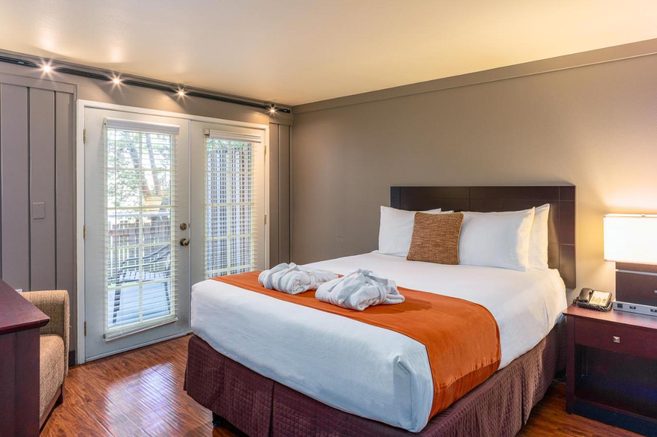 | Earthbox Inn & Spa