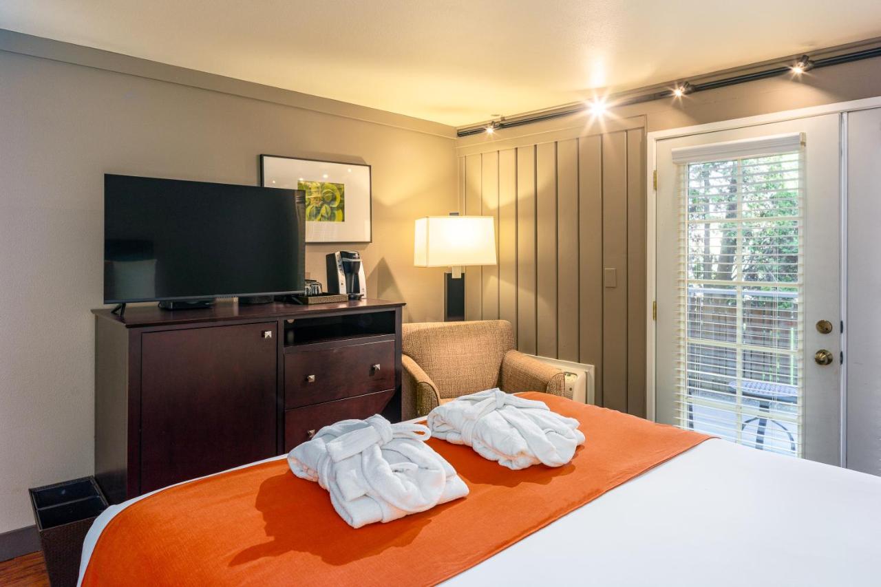 | Earthbox Inn & Spa