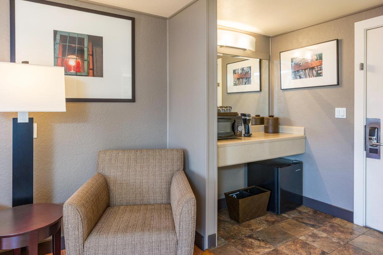 | Earthbox Inn & Spa