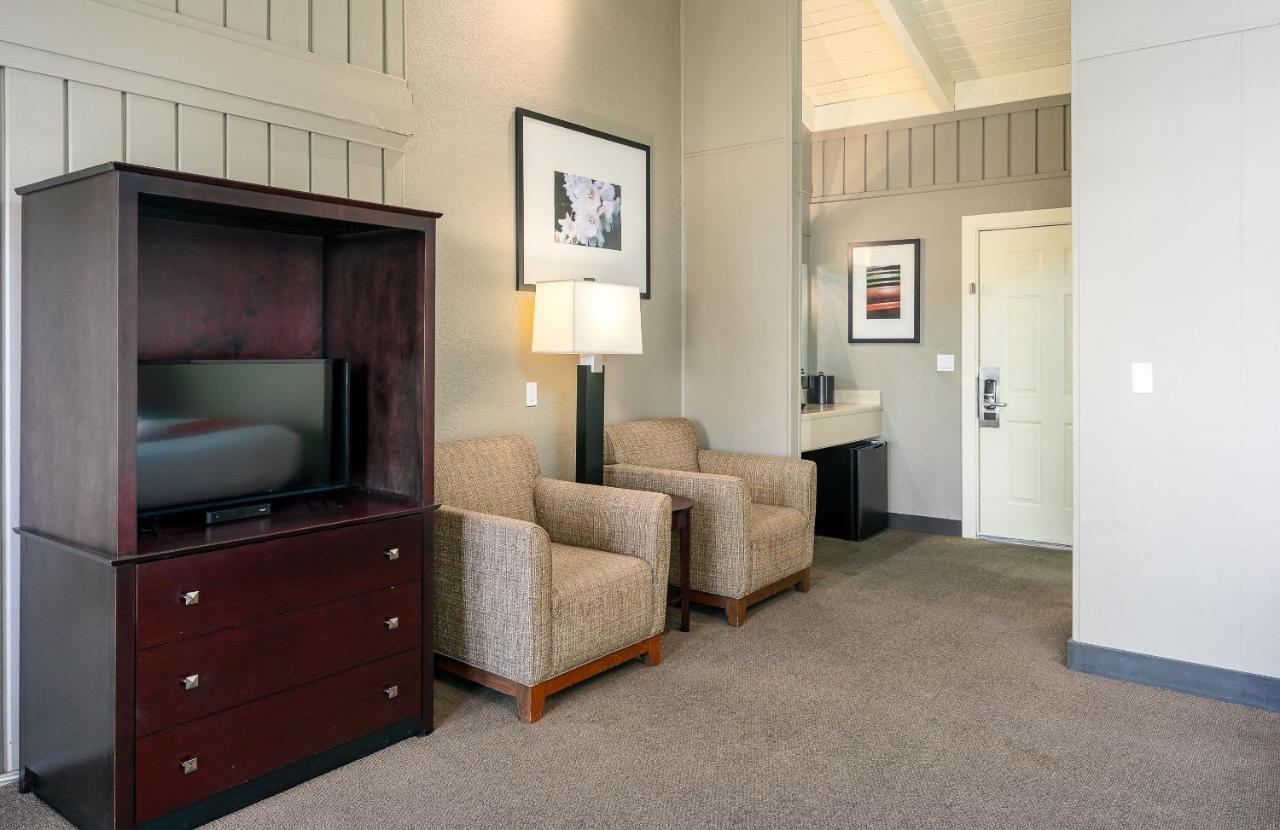 | Earthbox Inn & Spa