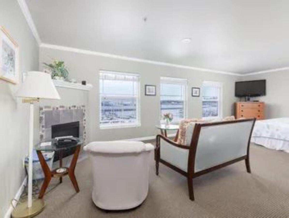  | The Landing at Newport Condominium Hotel