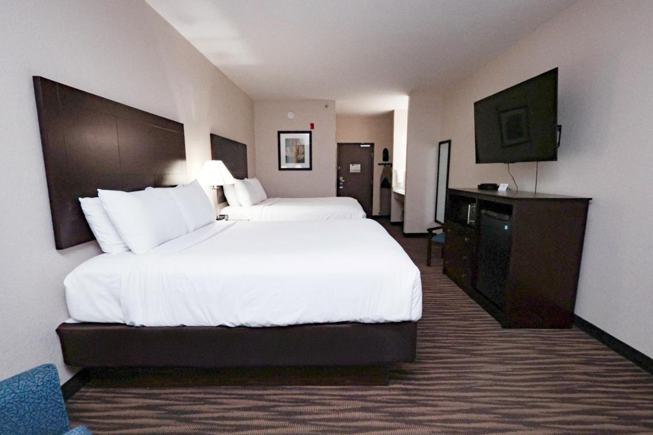 Queen Room with Two Queen Beds at Cobblestone Inn & Suites - Maryville