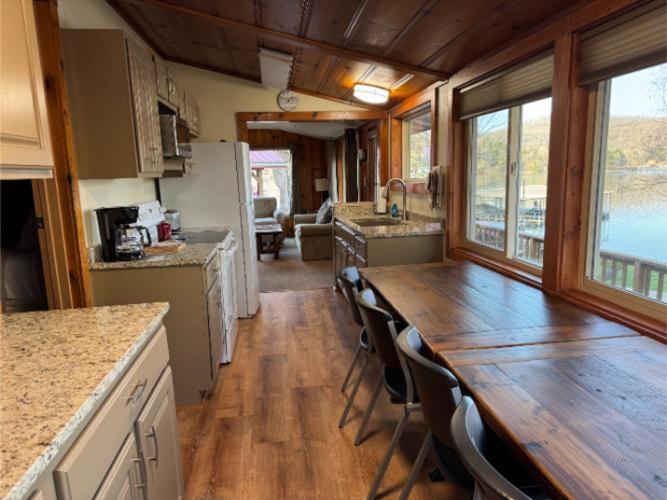Three-Bedroom Lodge at Point View Resort